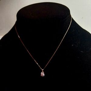 14 kt white gold necklace with opal.